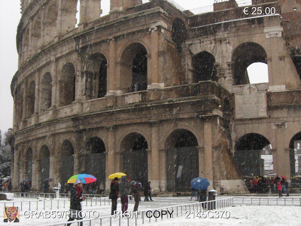 Roma 2010   -  Colosseo imbiancato dalla neve -