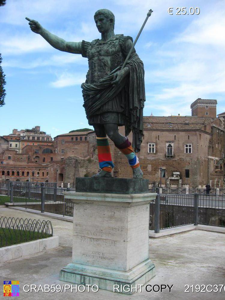 Imperatore Nerva  ( ha freddo!!! ) via dei Fori Imperiali.  Roma
